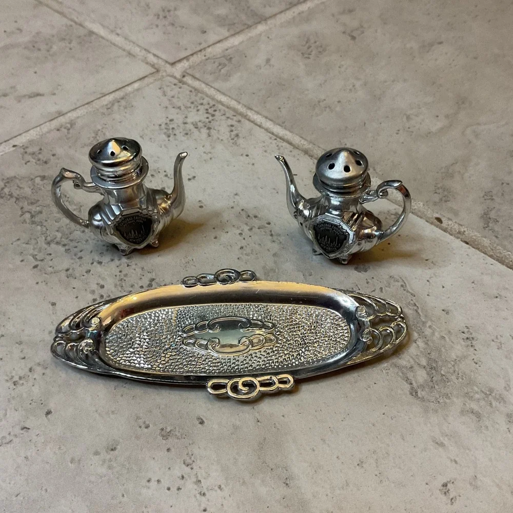 Vintage Carlsbad Caverns New Mexico Teapot Salt & Pepper Shakers wi/Tray Server